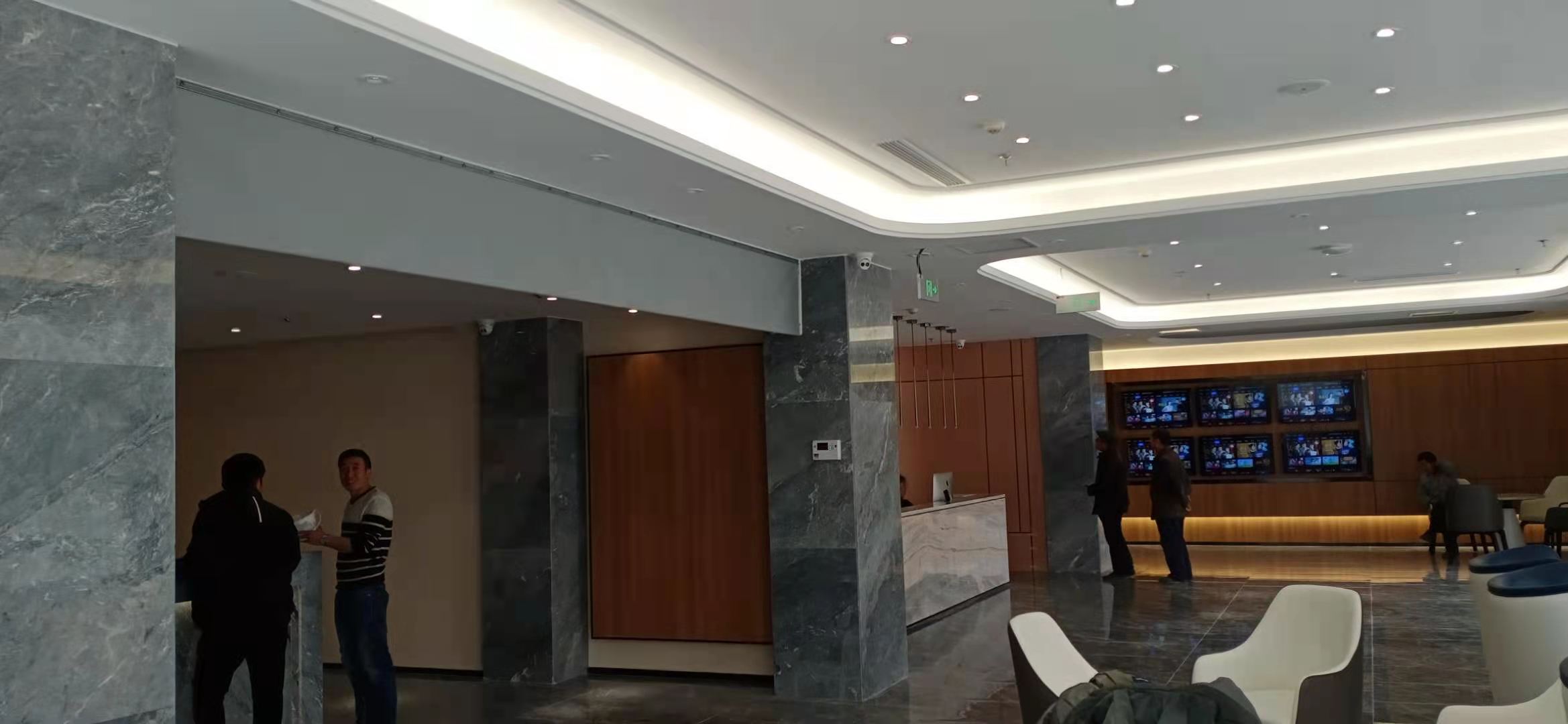 挡烟垂壁于墙的距离